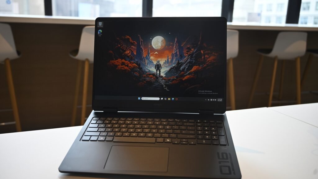 HP Omen 16 open